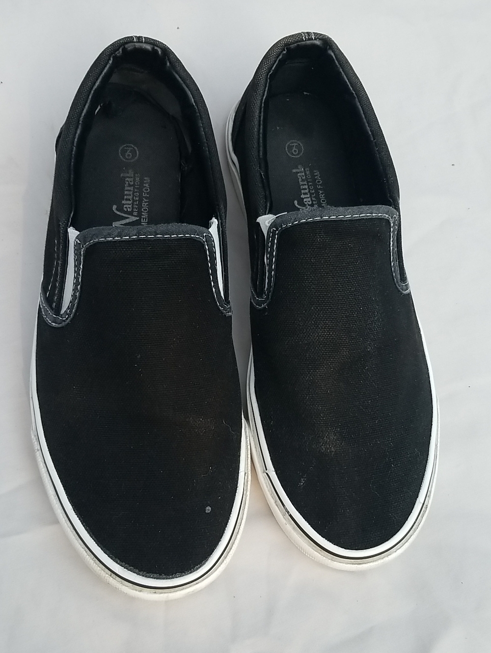 Natural Reflections Women's 9 Slip-On Canvas Sneakers - 11